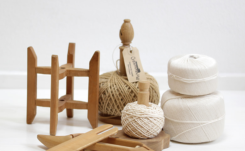 麻糸と糸を巻くスプールのイメージ